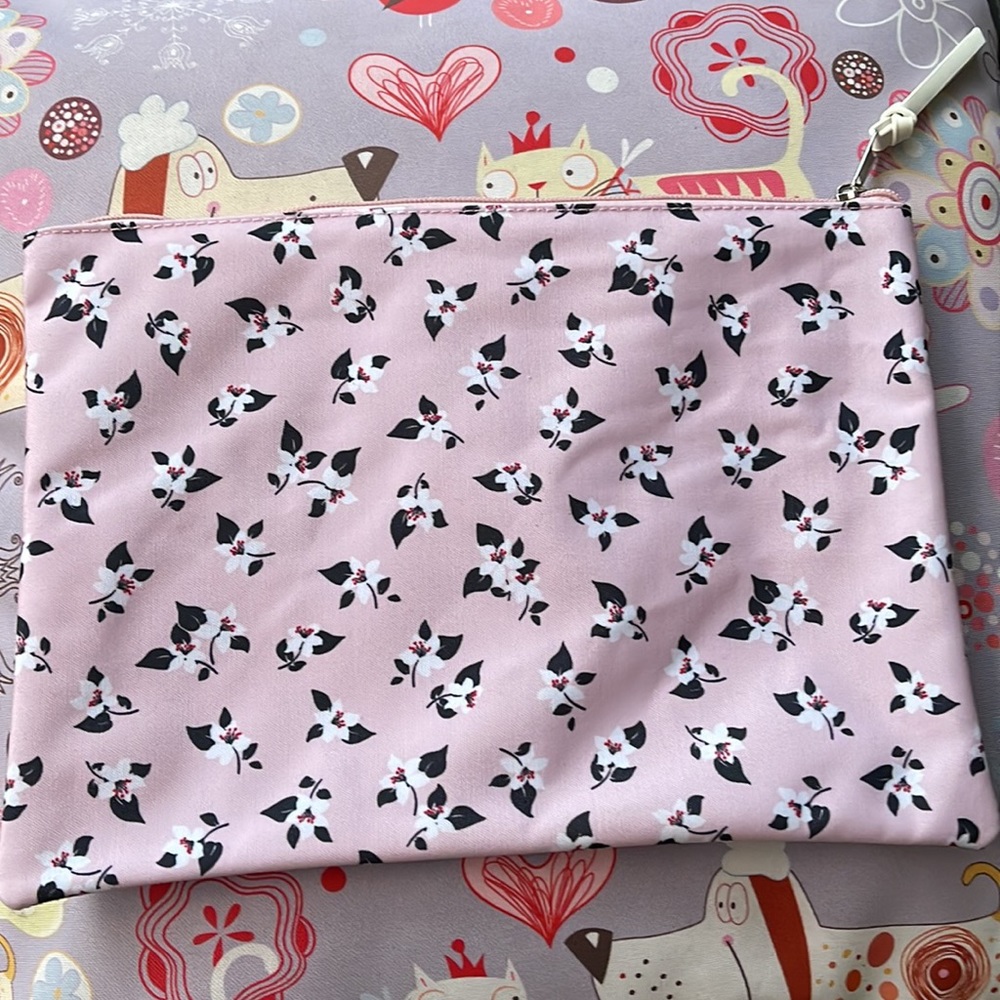 Kate Spade Large Zip Pouch - Picture 2 of 16